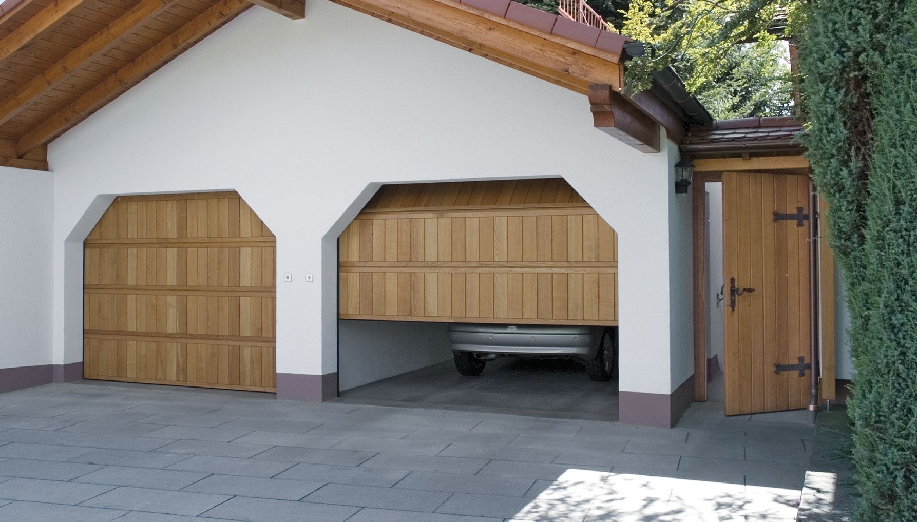 Sektionaltore aus Holz